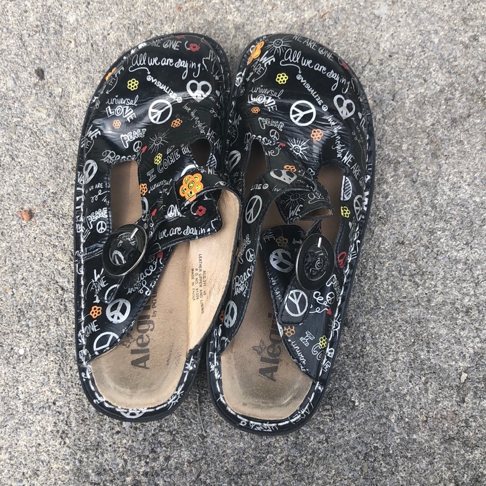 Algeria brand peace sign shoes size 10